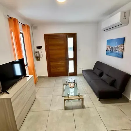 And Cozy Guest house Msida