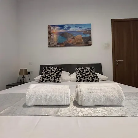 And Cozy בית הארחה