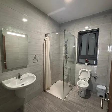 Master - Private Ensuite Bathroom